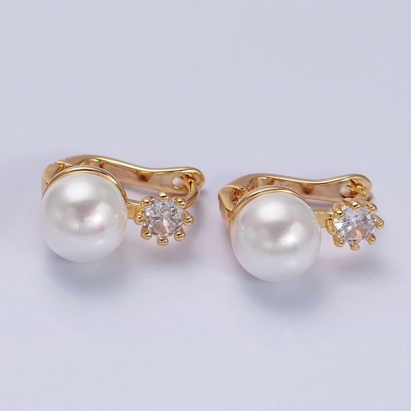 Black or white pearl U-shaped hoop earrings - Picture 3 of 6